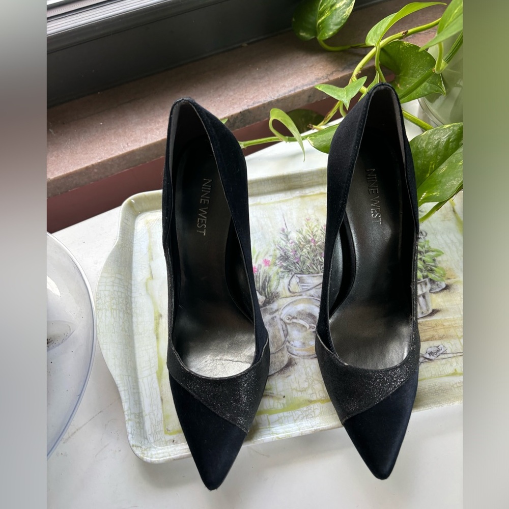 Black Satin & Metallic Nine West pumps Size 7M